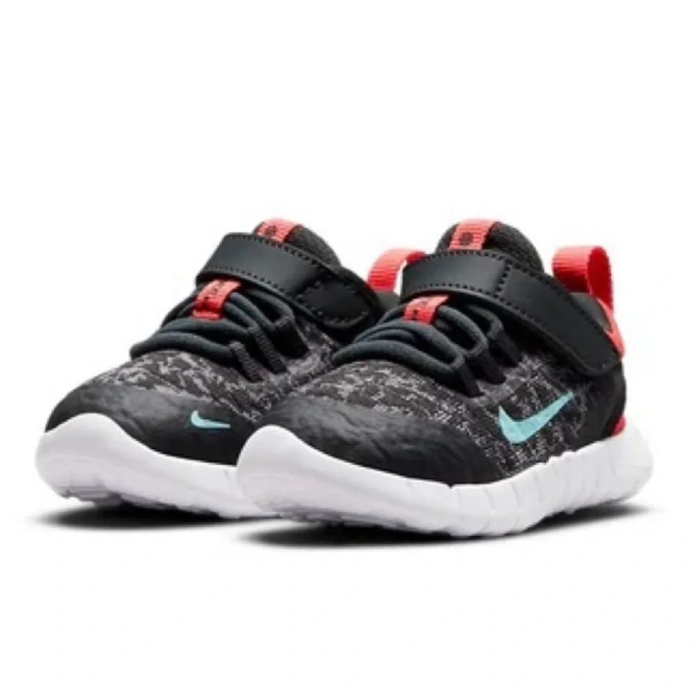 Nike Free Dark Smoke Grey Copa Sneakers